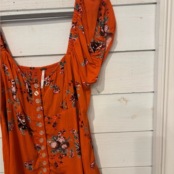 Free People Close To You Blouse Orange Floral Off Shoulder Top in size Medium - Picture 10 of 12